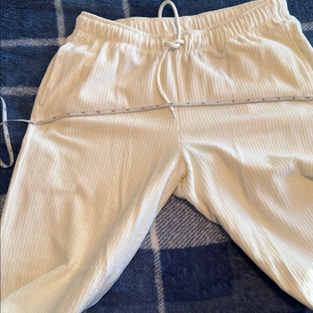 Avia Off-White Hooded Set - Picture 8 of 8